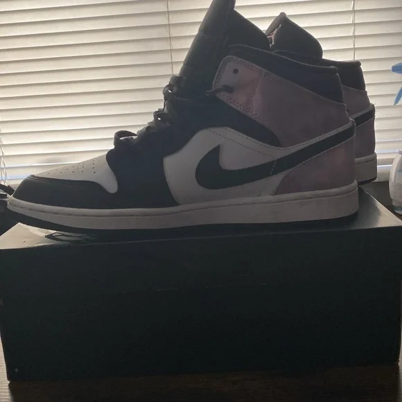 Jordan 1 mids for sale - Picture 3 of 4
